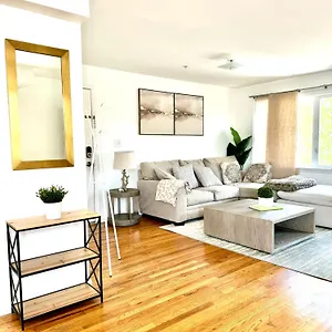Stylish Evergreen By Airport Apartment